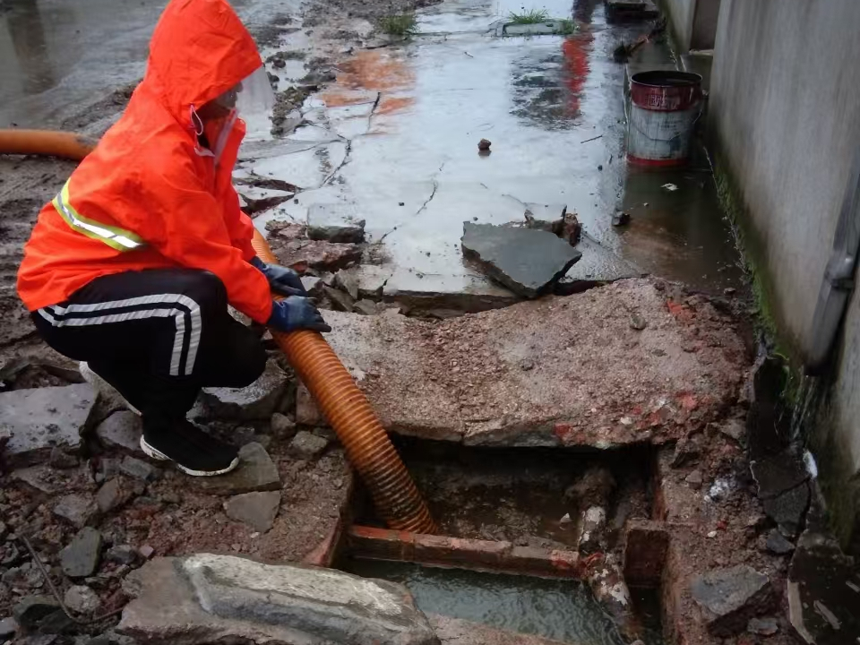 泾阳专业清理污水池 炜誉市政以规范流程守护城市 “肠道”